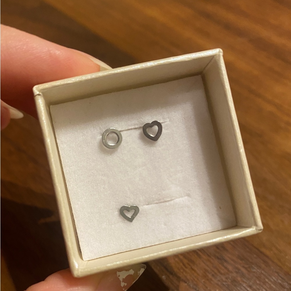Heart Circle Nose L Studs